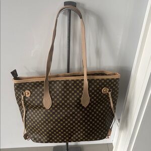 NWOT Shoulder Bag💫